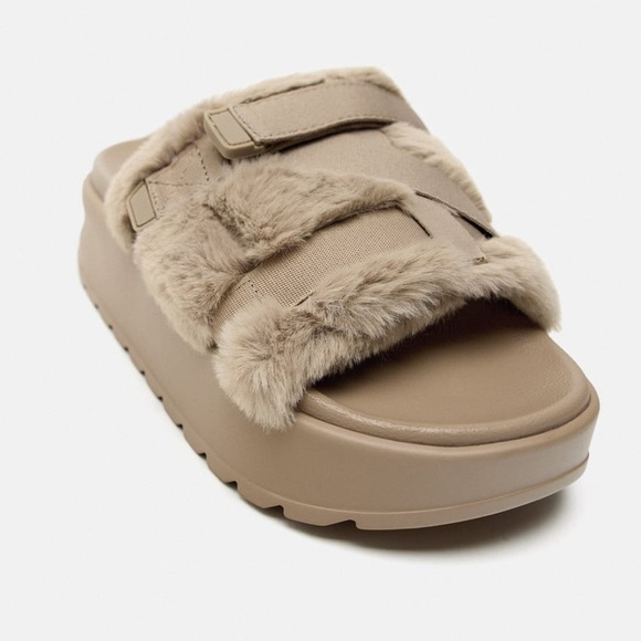 Zara FAUX FUR FLATFORM SANDALS - Picture 3 of 5